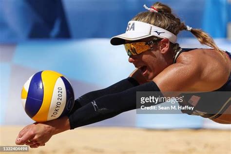 17,424 Womens Beach Volleyball Photos & High